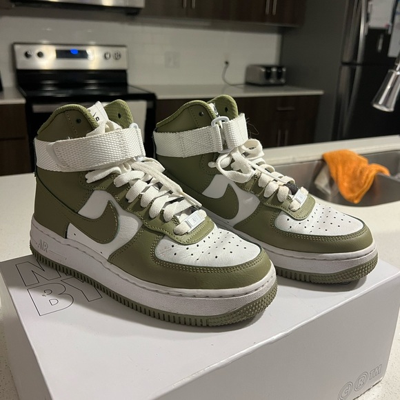 Nike Air Force 1 High By You Sneakers
Customized green and white - Picture 1 of 5